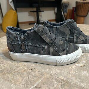 Blowfish Malibu Women's Mamba Canvas Sneaker